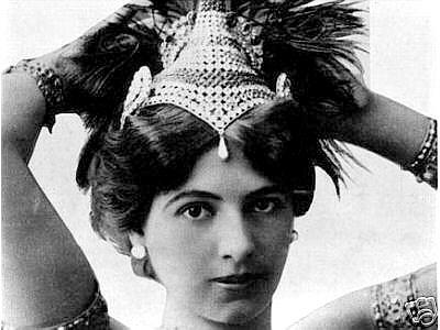 http://www.biographyonline.net/women/images/mata-hari2.jpg