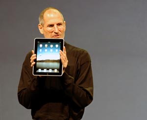 Steve_Jobs_with_the_Apple_iPad_no_logo