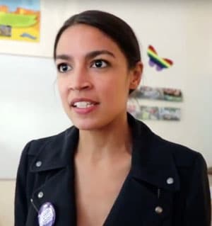 Alexandria_Ocasio-Cortez_speaks_to_El_Borde