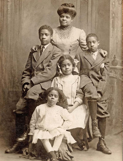 Ida_B_Wells_with_her_children,_1909