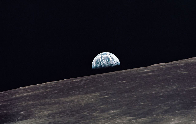 Apollo_10_earthrise