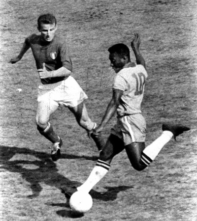 1963-Trapattoni_and_Pelé